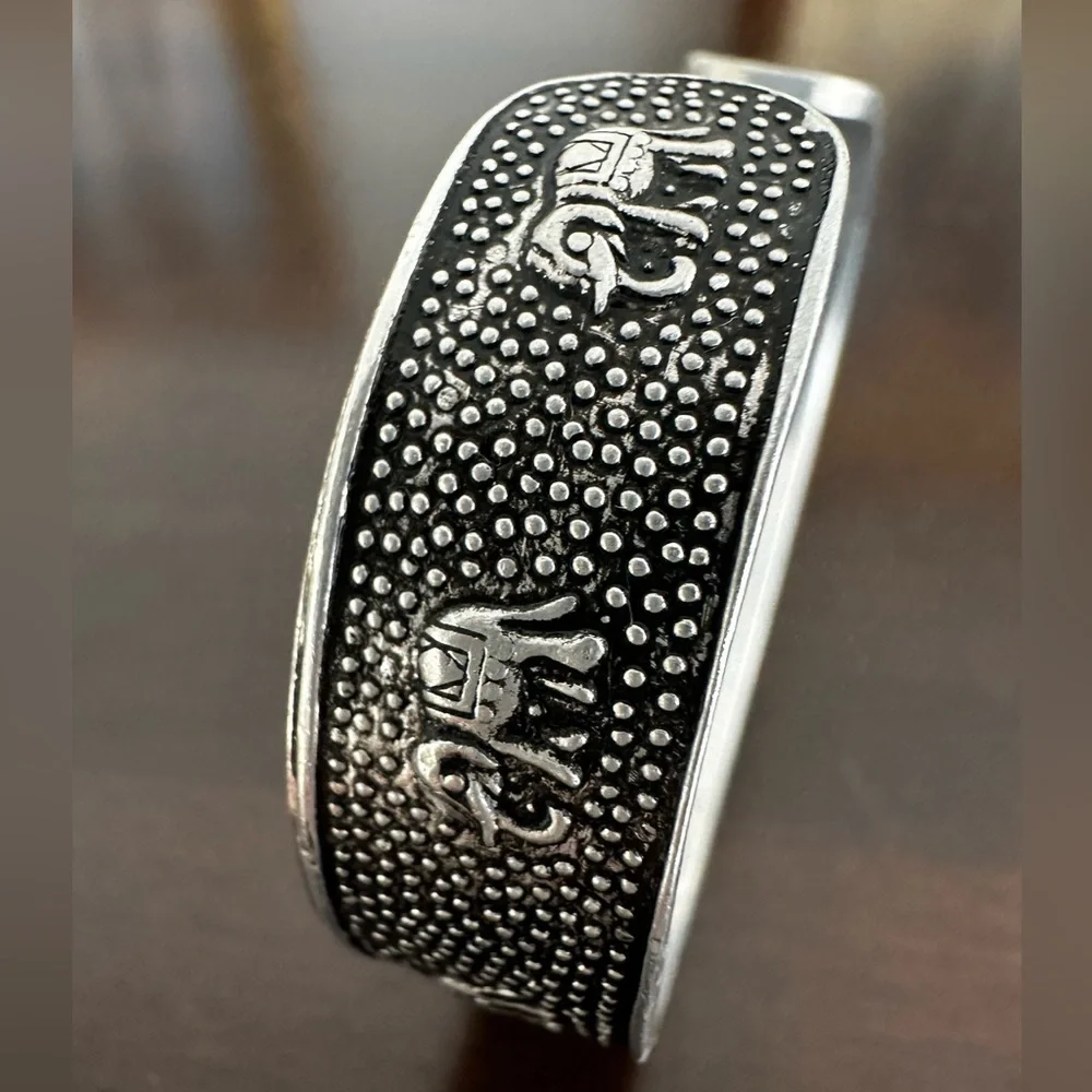 Silver bracelet, happy elephants. - Picture 5 of 13